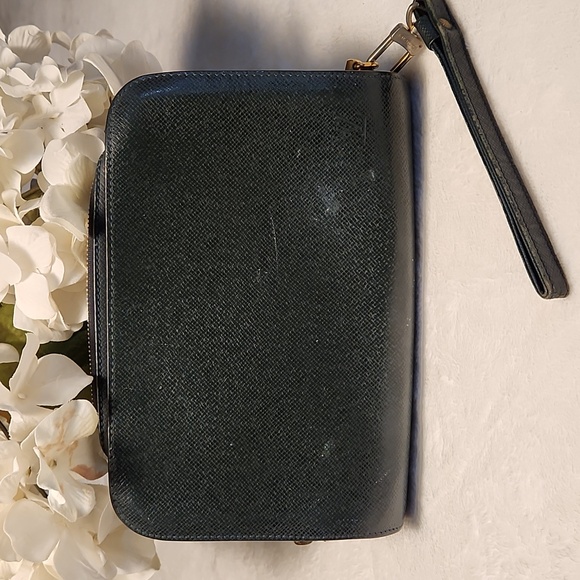 Louis Vuitton Taiga Leather Pouch - Picture 2 of 16
